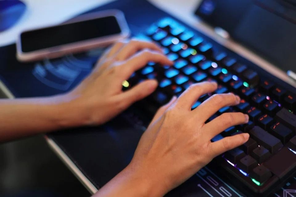 Beware of fraudulent pop-up alerts that appear to be from Singapore police while browsing websites