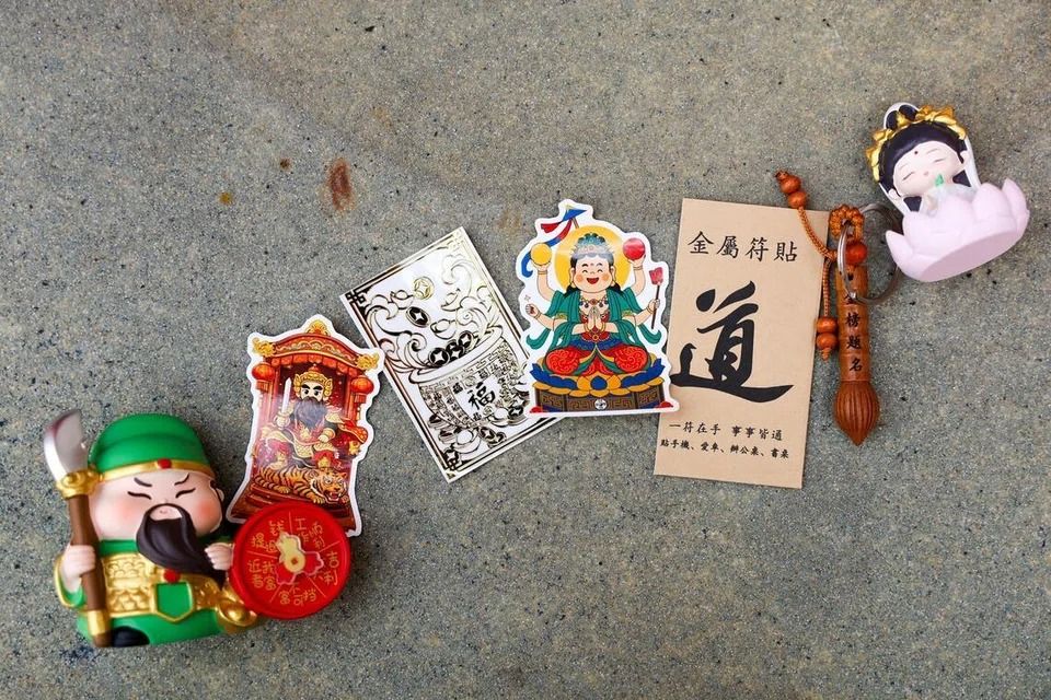 Taoist temple in Singapore offers blind boxes to attract young visitors