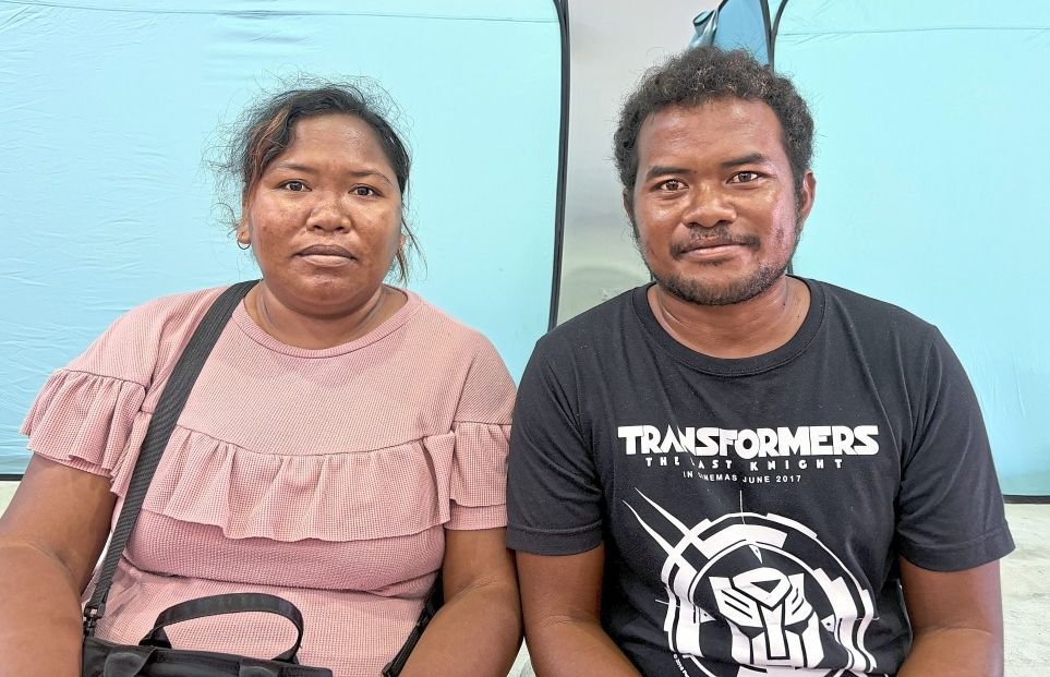 Norsidah says husband Muhammad Zainol, 34, tried to put out the fire.