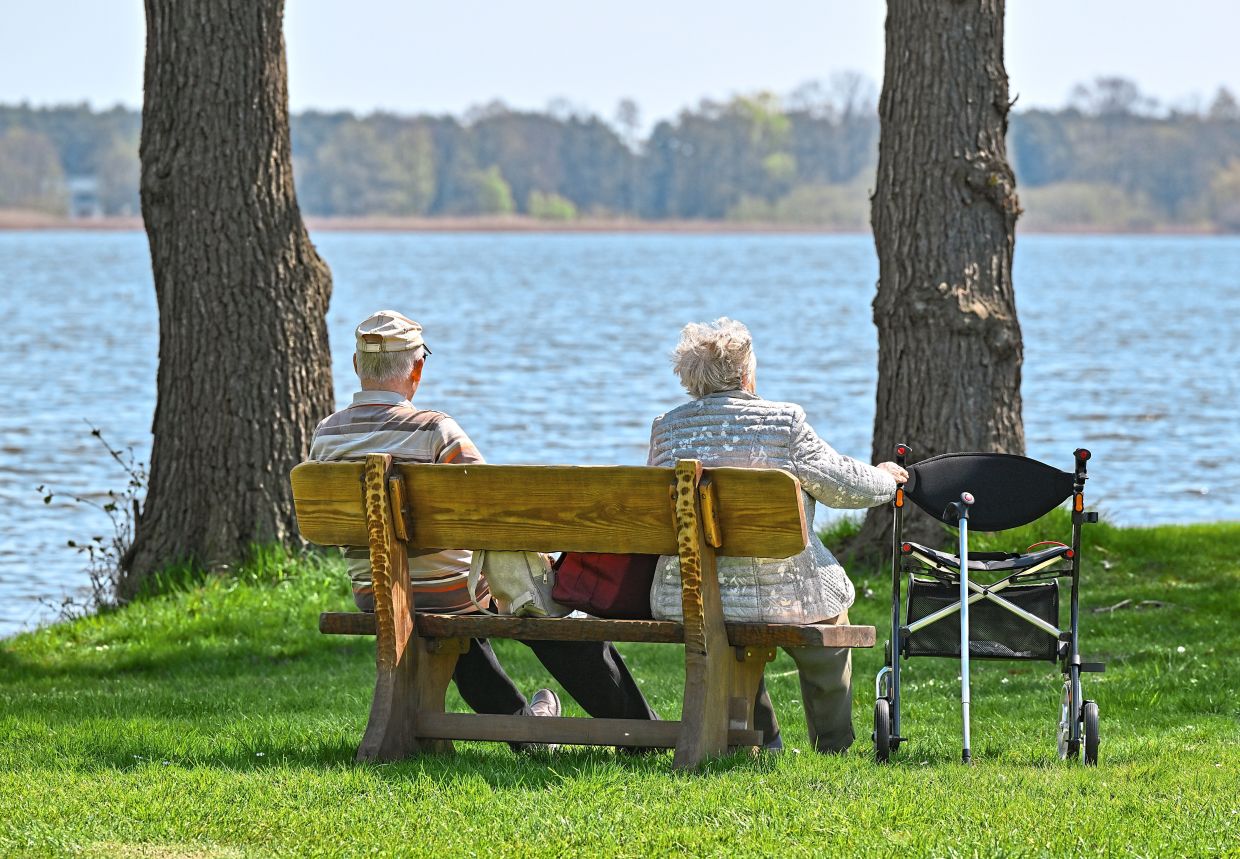 Humans are social beings, and if this need is not met, it has negative consequences. —PATRICK PLEUL/dpa