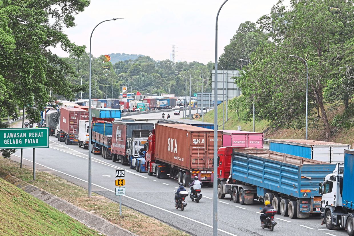 Lorries stuck in traffic jam earlier this month at the Second Link as they wait to clear the KSAB in Johor. — Filepic