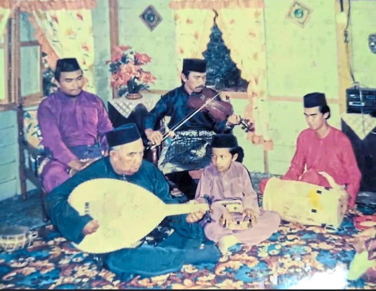 Attan (seated, first from left), a legendary gambus player, helped shape Johor’s traditional music scene.