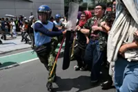 Forty years after dictatorship, Philippines struggles with entrenched political dynasties