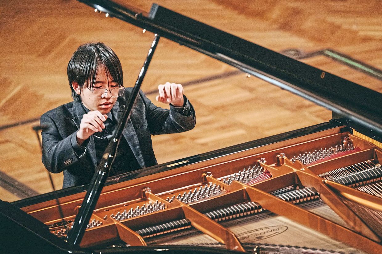 Piano star returns for national tour