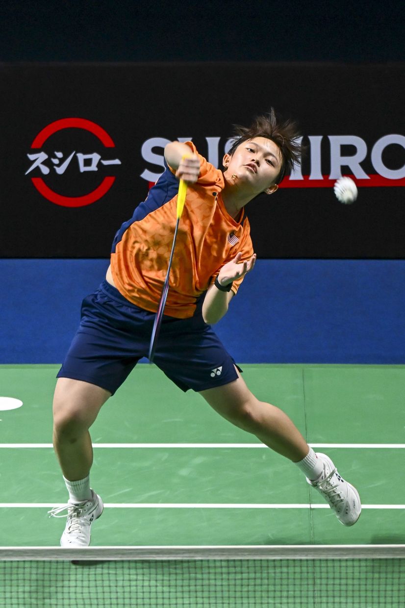 Steady play: Malaysia women’s singles shuttler Wong Ling Ching pulling off an upset win over Thailand’s Pornpawee Chochuwong.