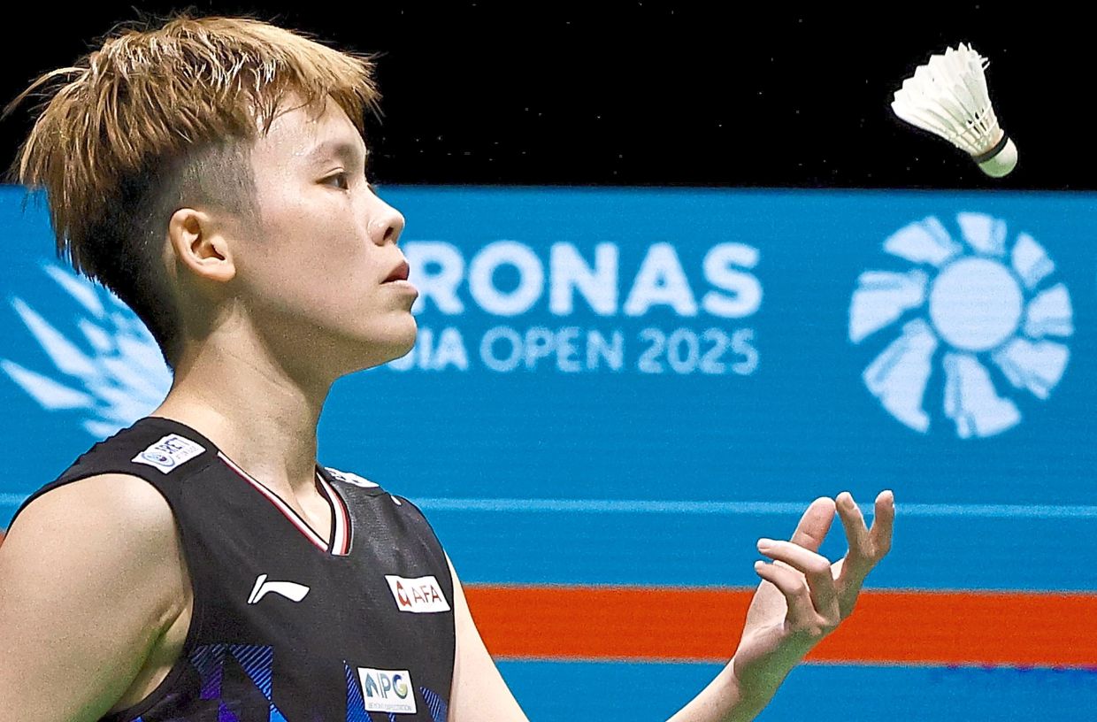 Jin Wei storms into Singapore International Challenge final