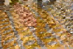 Gold nears one-month high at the weekend, set for seventh straight monthly rise