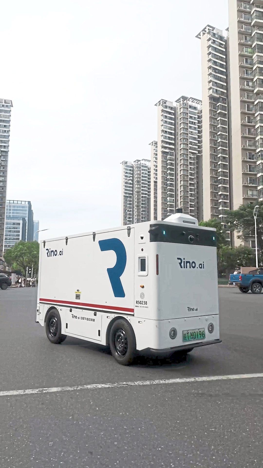 An autonomous delivery truck in Hefei.