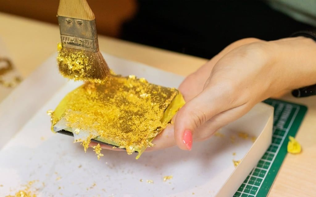 Young people are snapping up ultralight and cheap slithers of gold foil. -- Photo: ishikawatravel.jp vis SCMP