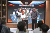 Retired but not resting as Farah serves sport in new ways