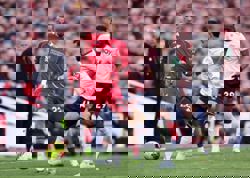 Soccer-Liverpool leverage set-piece dominance in 5-2 win over West Ham