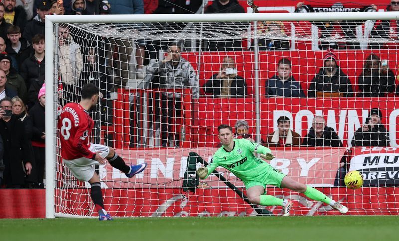 Fußball: Manchester United klettert nach Comeback-Sieg gegen Crystal ...