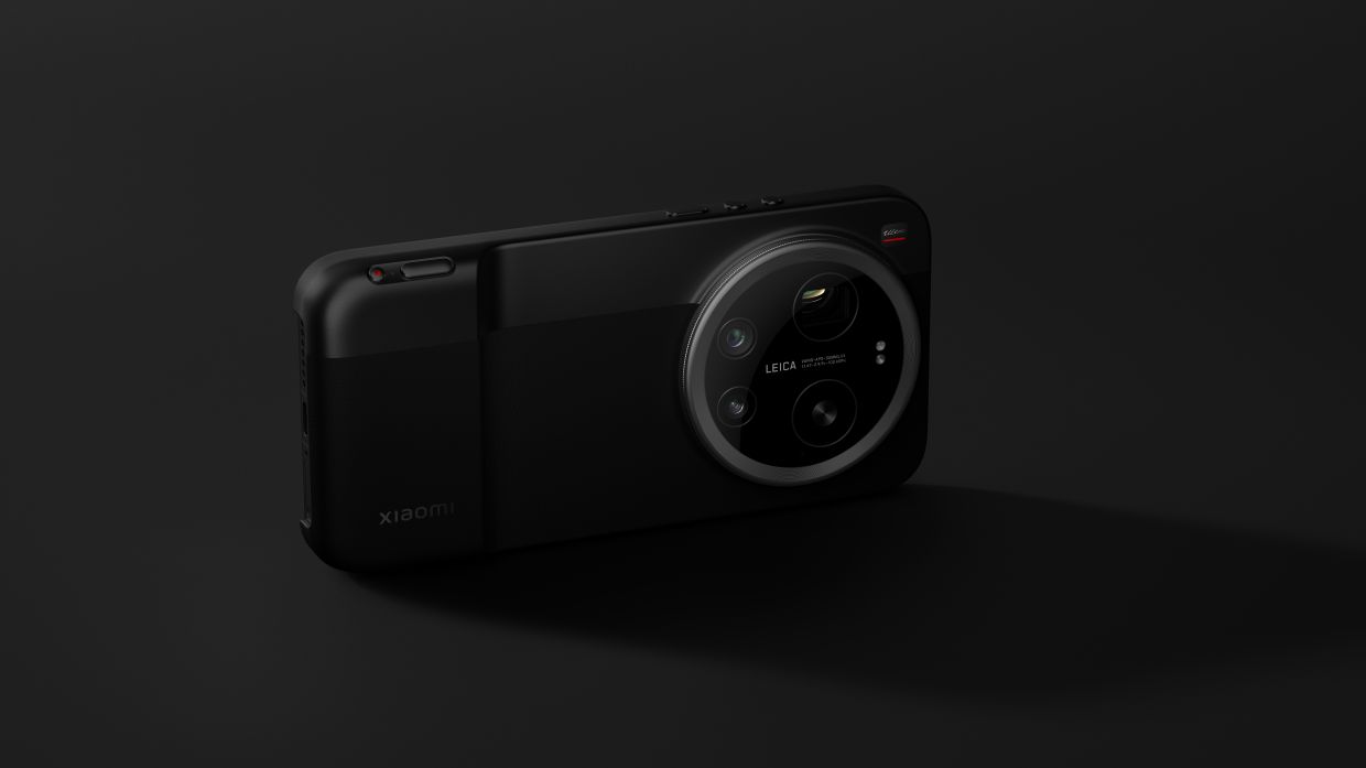 Pre-orders for the Xiaomi 17 Ultra come with a photography kit and wireless speaker.