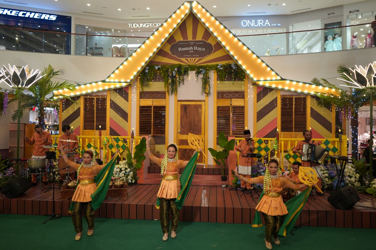 Raya festivities come alive with lively dance performances at KL East Mall.