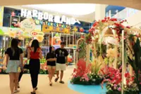 At KLGCC Mall, the “Mekar Syawal” decor brings festive Raya charm into full bloom.