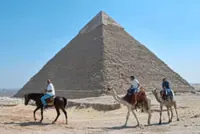 Tour guide arrested in Egypt over drawings on ancient pyramid