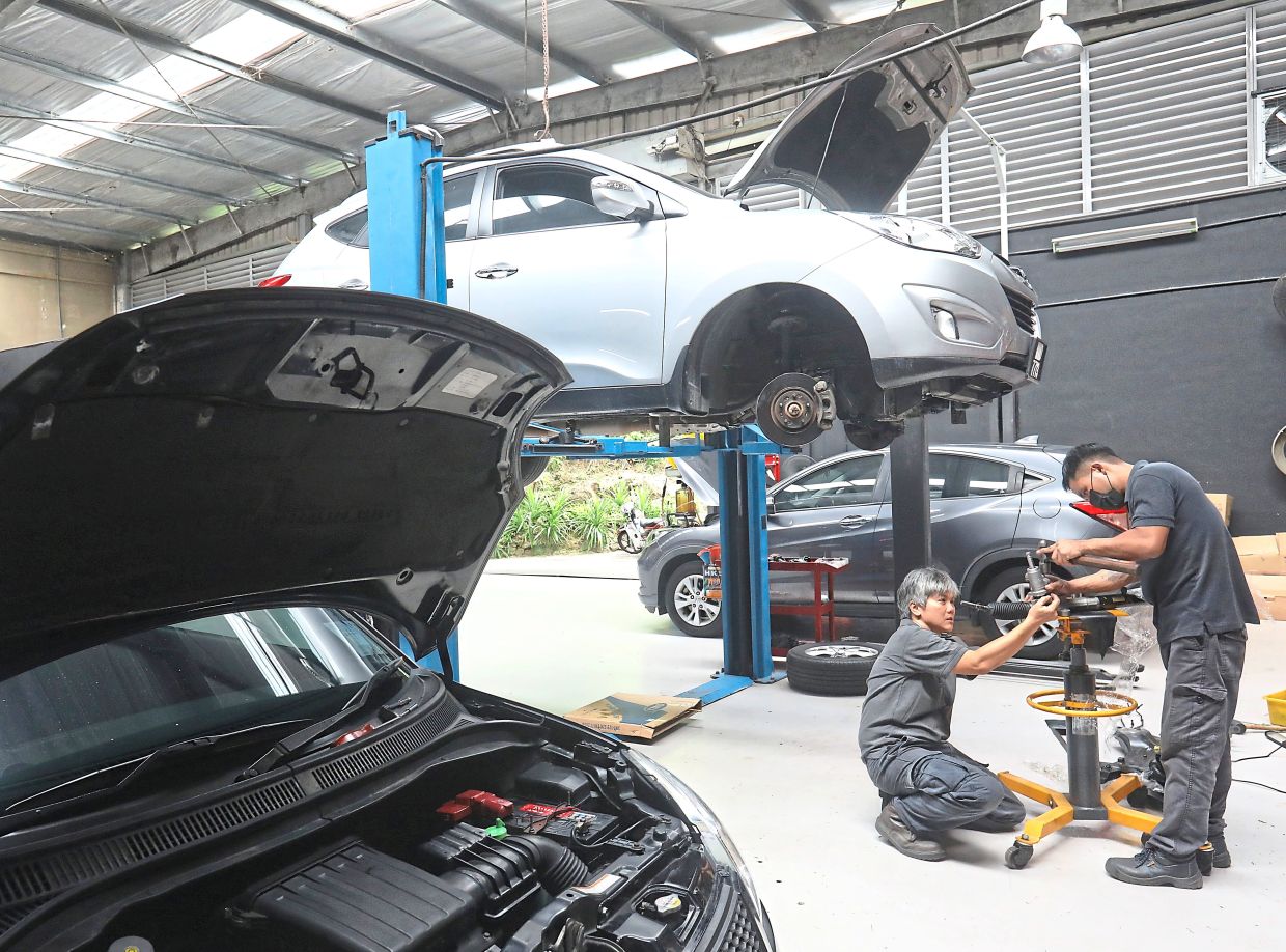 Kwan working with one of her staff at her workshop.