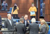 Proceedings halted after Hamzah defies ruling