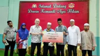 Dr Wee provides funding for community activities in local mosques, surau in Ayer Hitam