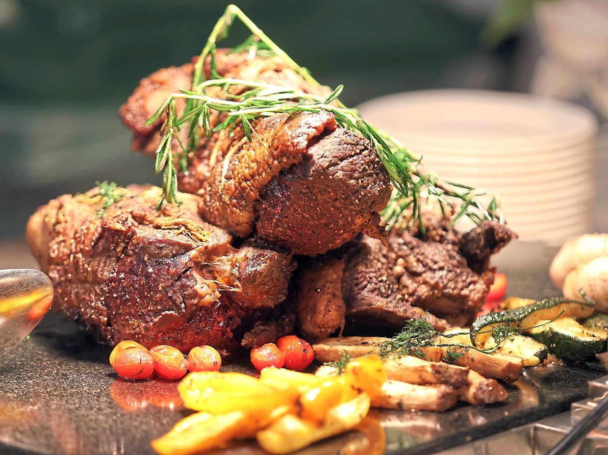 Roast beef with pepper glaze.