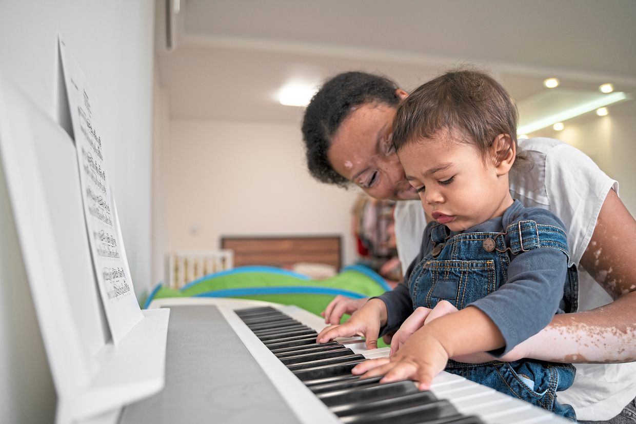 Figuring out a tune by ear builds a vital brain-to-hand connection. Photo: Freepik