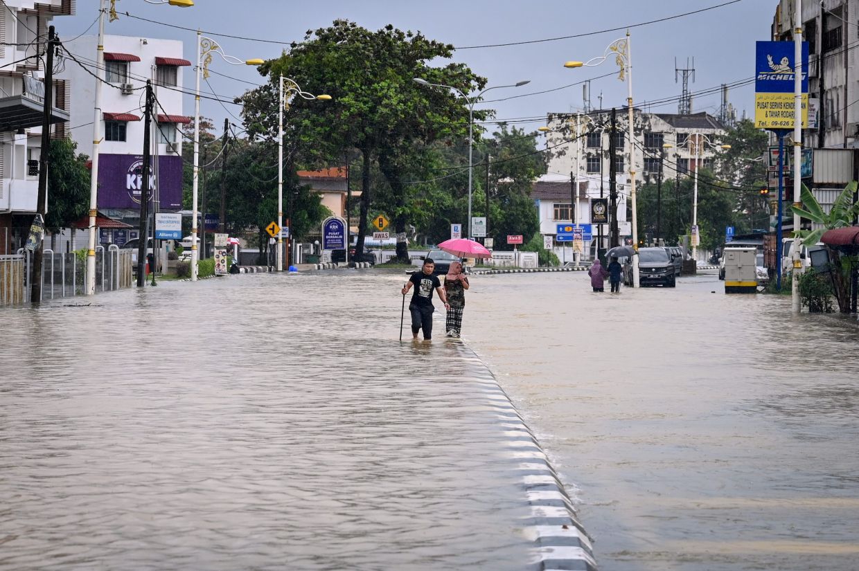Putra Mahkota-Bandar Baru Nilai stretch on NSE reopened following flash floods