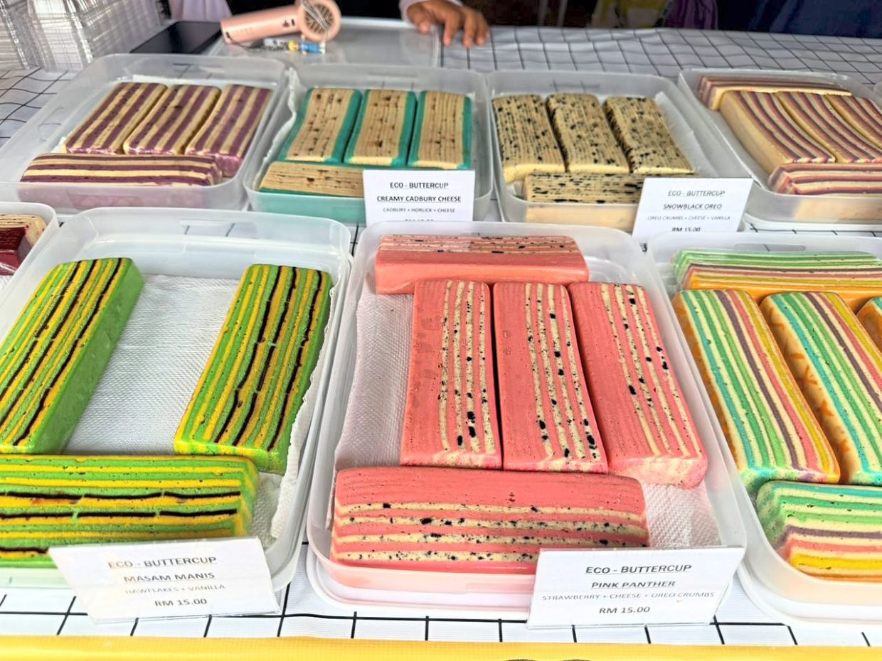 Sarawak ‘kek lapis’ has emerged as a popular choice at Stadium Perak Ramadan Bazaar.