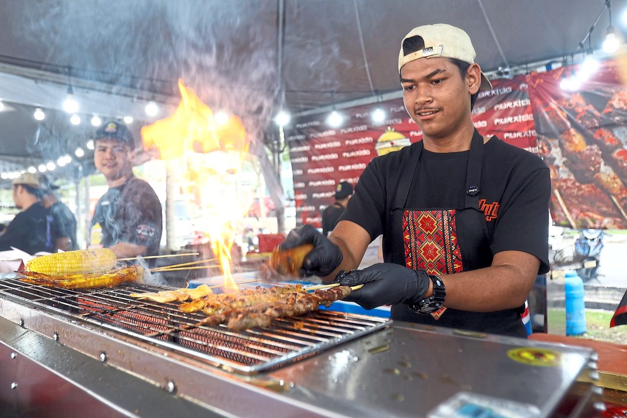 Satay China Xinjiang at Bulatan Sultan Azlan Shah Ramadan Bazaar.