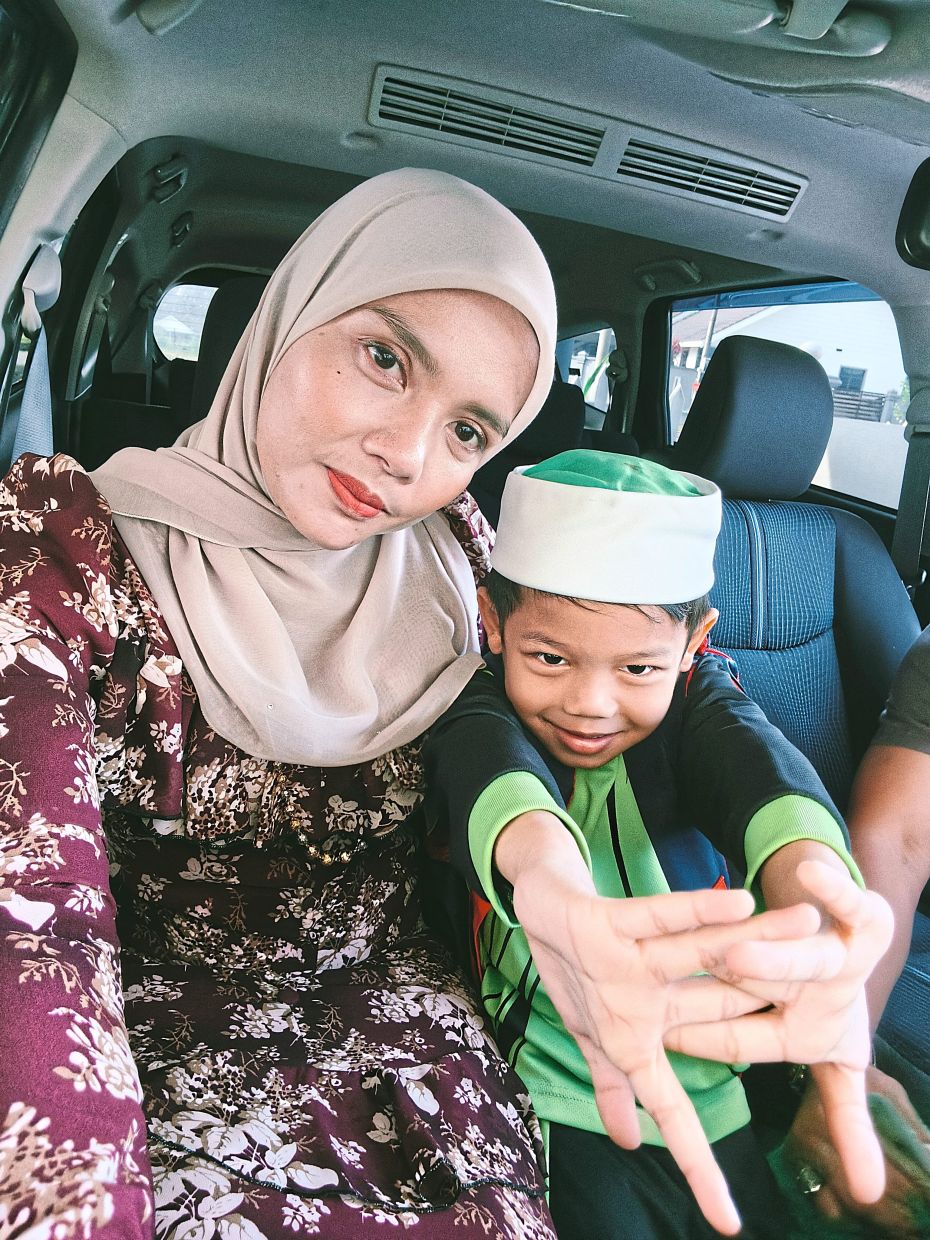 Despite her busy schedule as a bus driver, Siti Azmira makes it a point to spend quality time with her son, Khalifah Ziqri Mohd Amirul Amri.
