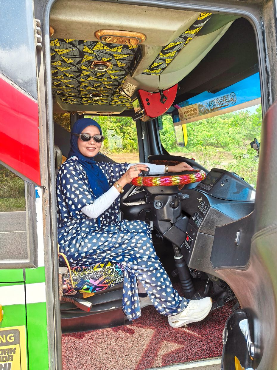 Passengers are often surprised and impressed to see Siti Azmira in traditional Malay attire during her tours. 