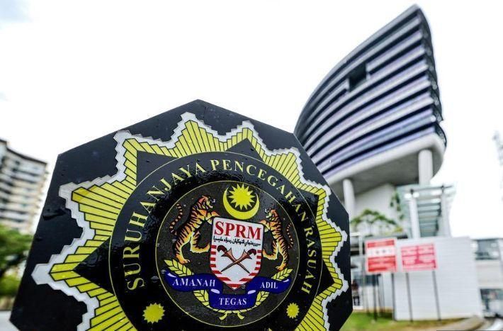 Rafizi's former aide leaves it to lawyers to liaise with MACC