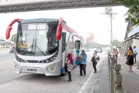 JB commuters fume over crowded buses