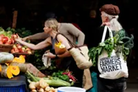 Australia household spending bounces back