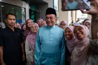 Stay committed to Malaysia Madani, Anwar urges civil servants