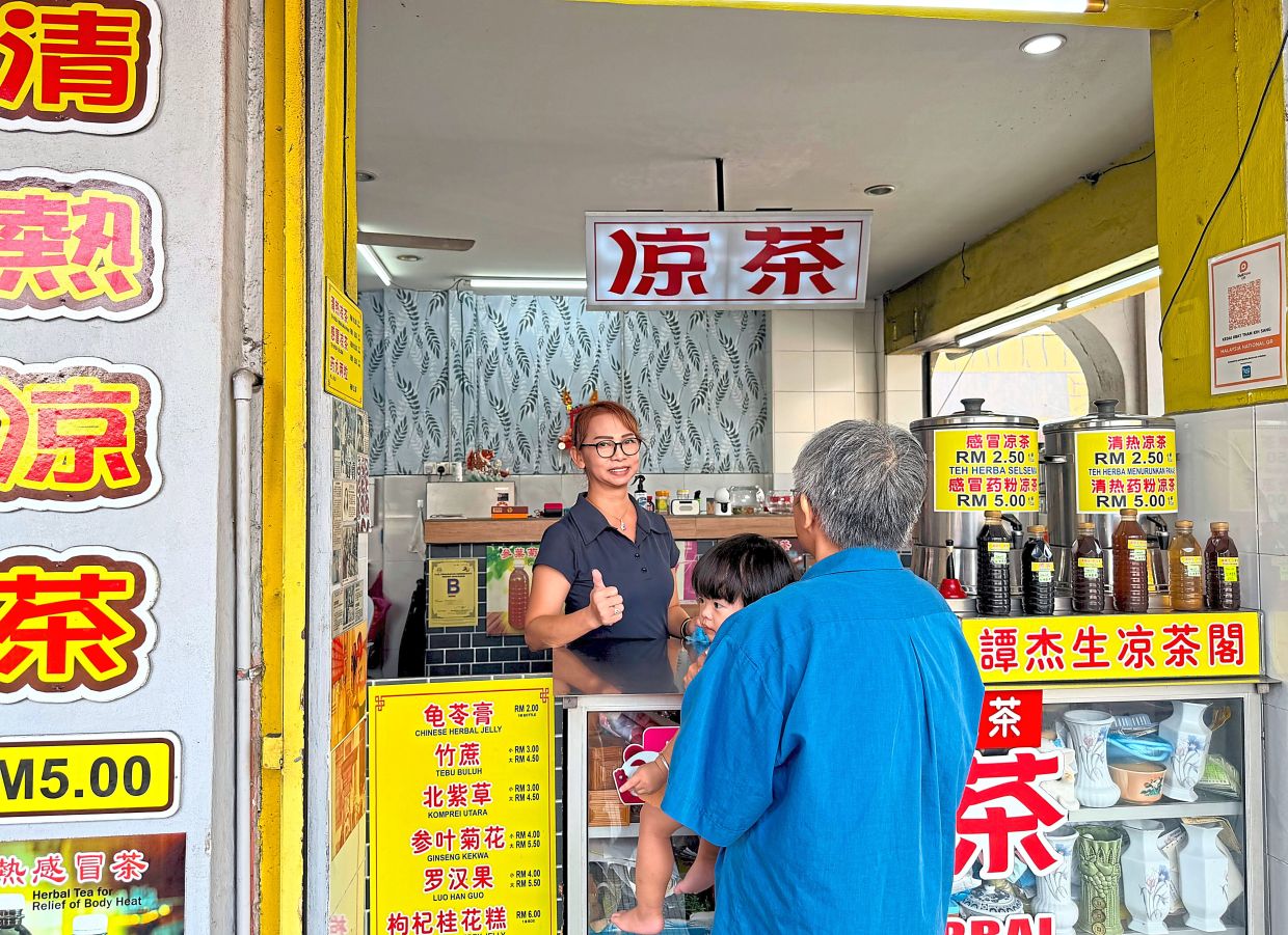 Herbal and cold drinks to keep the heat away