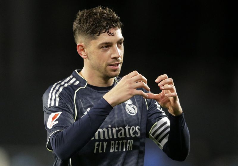 Soccer-Valverde strikes late as Real Madrid snatch 2-1 win at Celta
