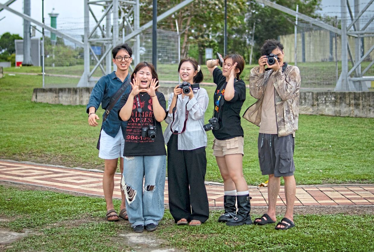 Historic site: (From left) Kim Si Yeong, Da Yeong, Jung Seo Hyo, Kim Si Woo and Park posing at the Grand Old Lady. 