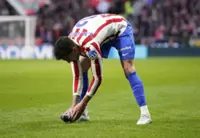 Soccer-Gimenez swoops in after pigeon pauses Atletico match