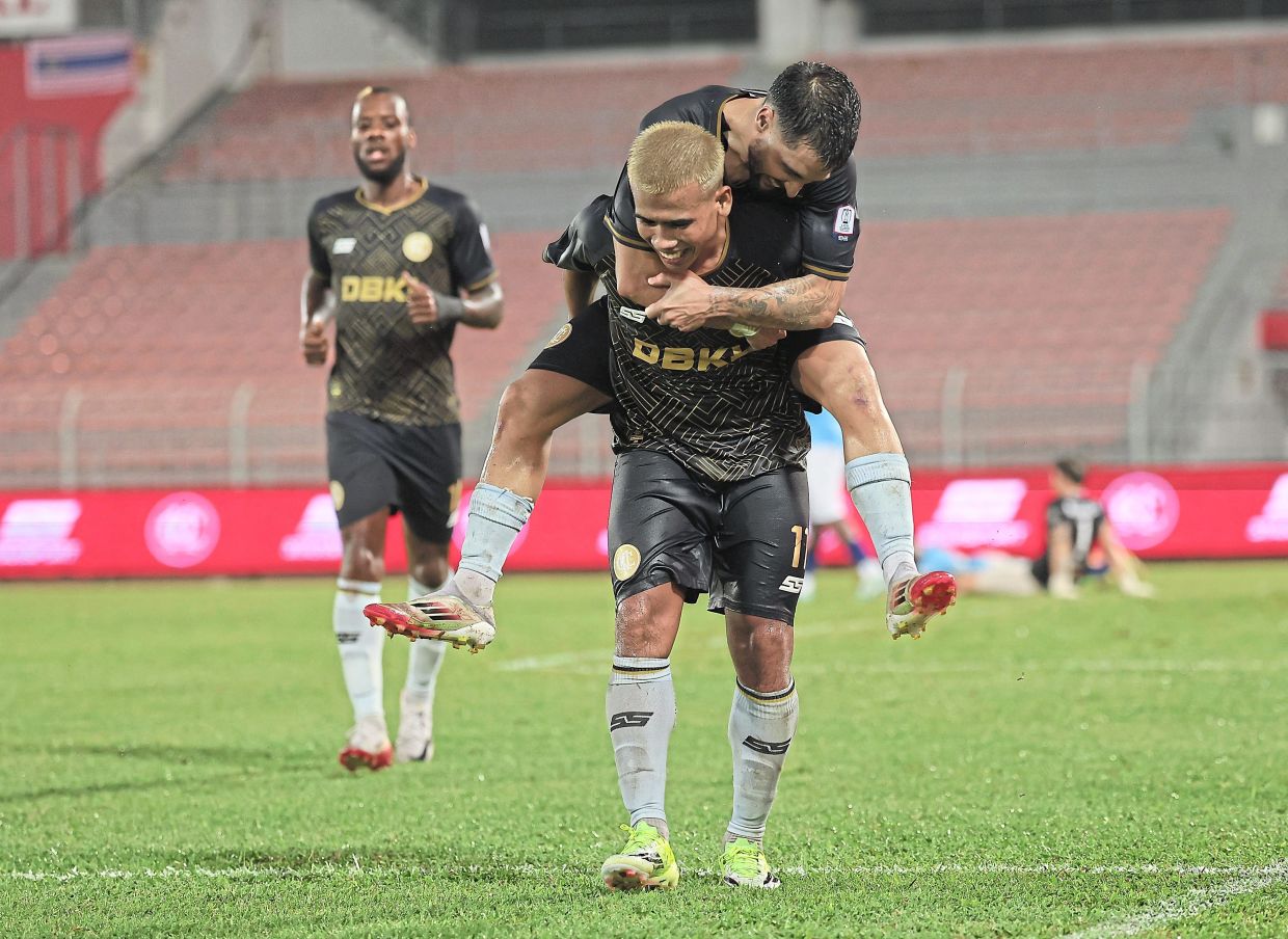 Superb strike: Kuala Lumpur’s Safawi Rashid celebrating after scoring against Melaka during the Super League match. — MUHAMAD SHAHRIL ROSLI/The Star