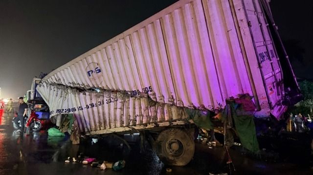 The Feb 25 accident left the vehicle severely damaged, with one person killed and another injured. - Photo: nhandan.vn