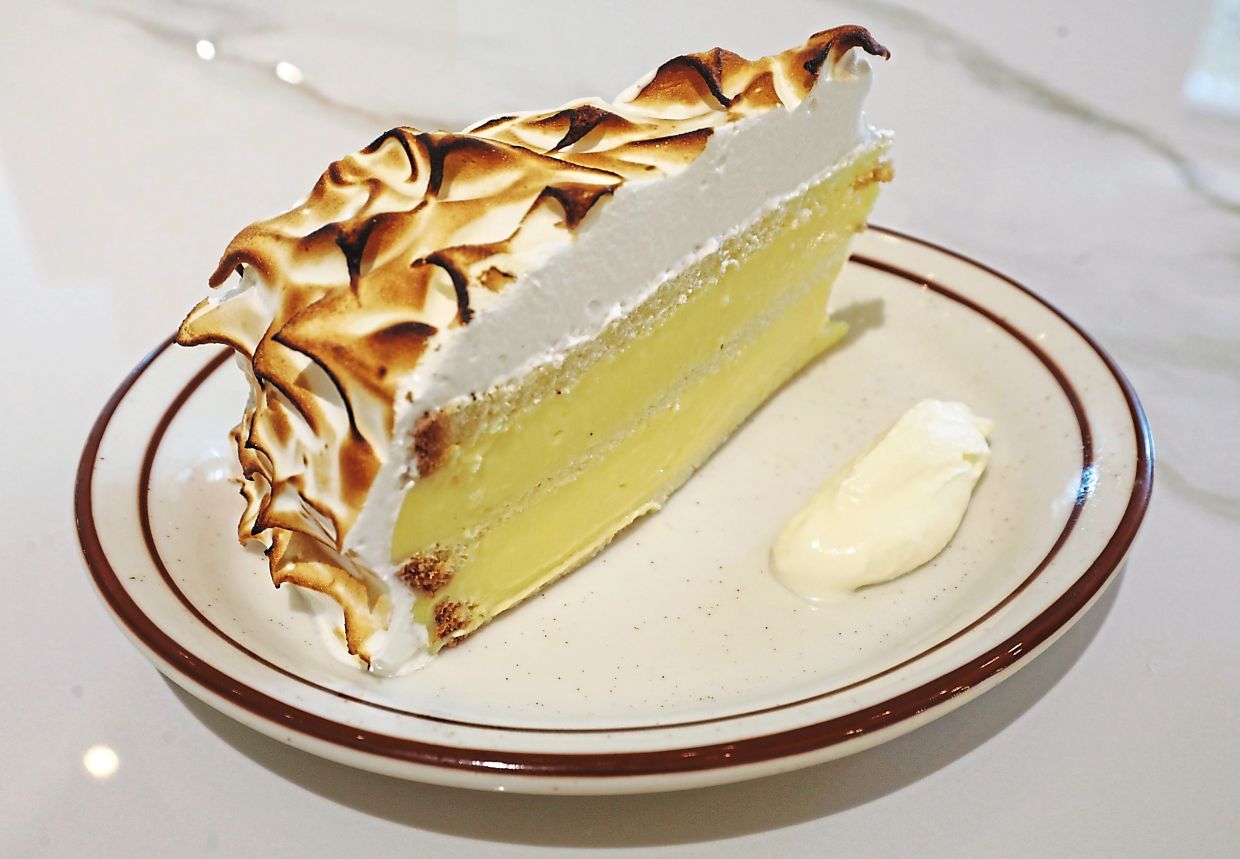 Light, airy and slightly magical, the torta alla vaniglia e meringa is a treat for the senses.    