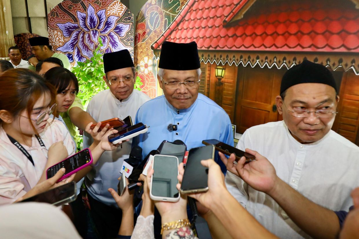 Hamzah says discussions held with Parti Keluarga Malaysia, remains coy of talk he will lead party