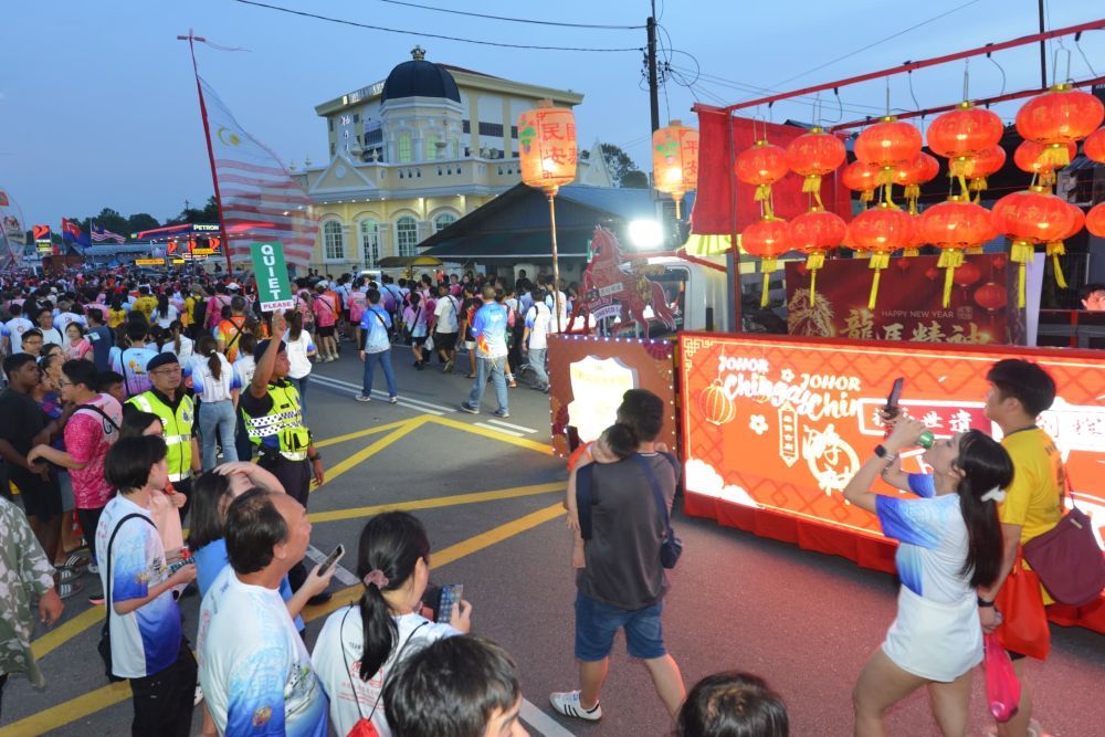 Chingay parade goes silent as it proceeds past mosques in show of interfaith respect