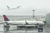 No fuel hedges leave US airlines exposed