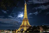 QuickCheck: Is it illegal to take photos of the Eiffel Tower at night?