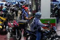 Filipinos race to fill tanks ahead of petrol price jump
