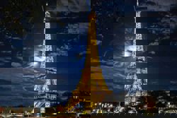 QuickCheck: Is it illegal to take photos of the Eiffel Tower at night?