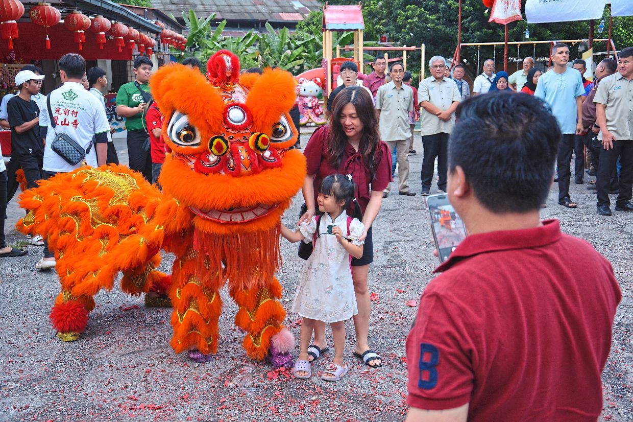 Lion dance troupe and an entertainer among the highlights as Kampung Lee Kong Chian marks the Chinese Valentine’s Day.