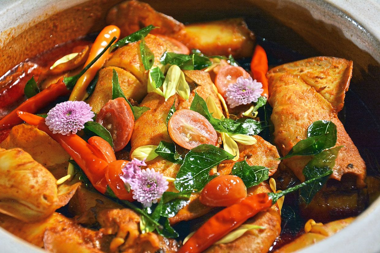 Penanggah Kari Sotong Kayu Manis.