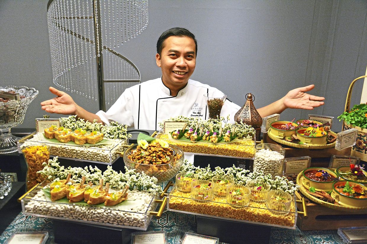Nor Azizi showing some appetisers from ‘Malam Warisan Melayu’ buffet at The St Regis Kuala Lumpur.